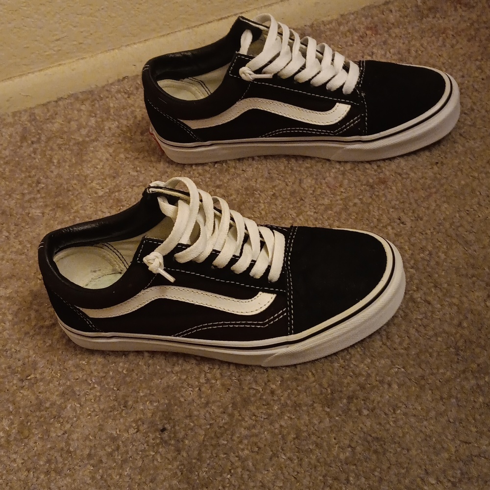 Low top Black & White Vans